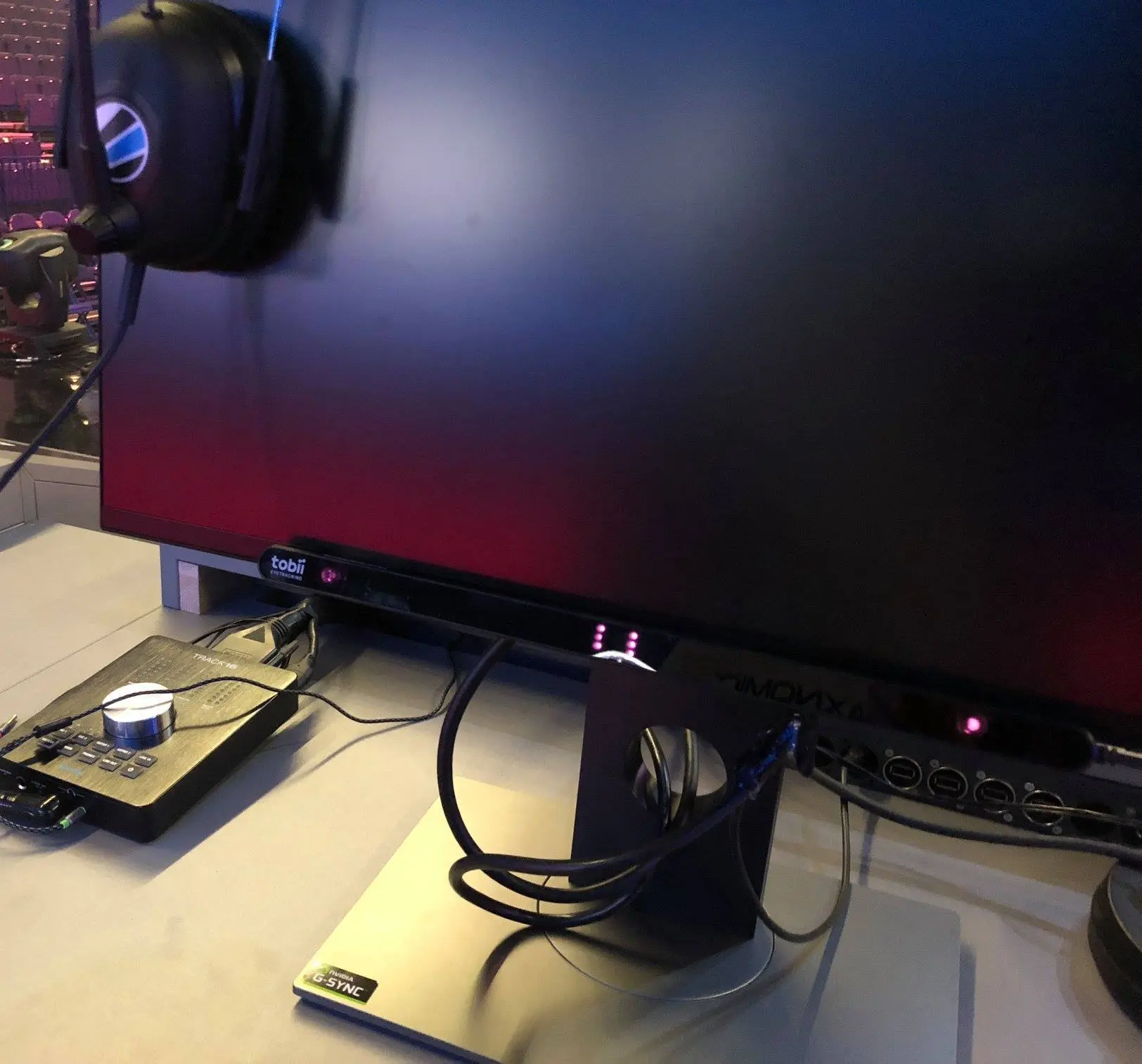 Tobii Eye-tracker 5; The Ultimate Eye-tracker For Gaming - Plugined